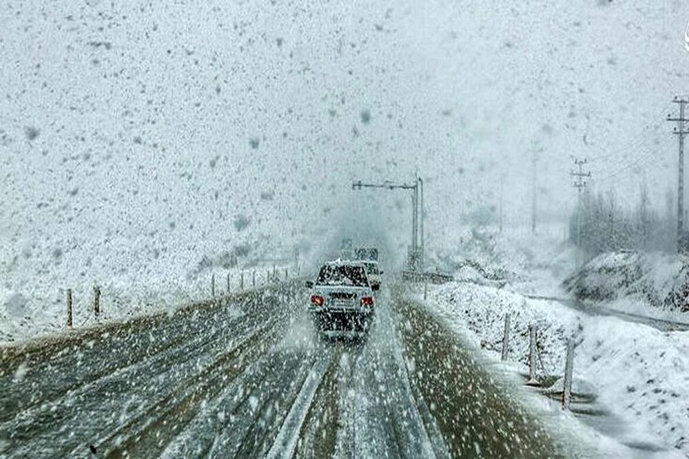 مسدود شدن محورهای همدان و اردبیل به دلیل بارش برف/ محورهای شمالی کشور فاقد بارش هستند