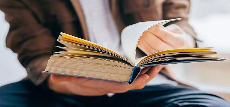 کتاب اهمیت پلتفرمهای آنلاین برای دسترسی به دانش جهانی